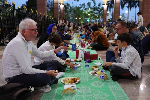 MASJID PUTRA - IFTAR BERSAMA BUKAN ISLAM