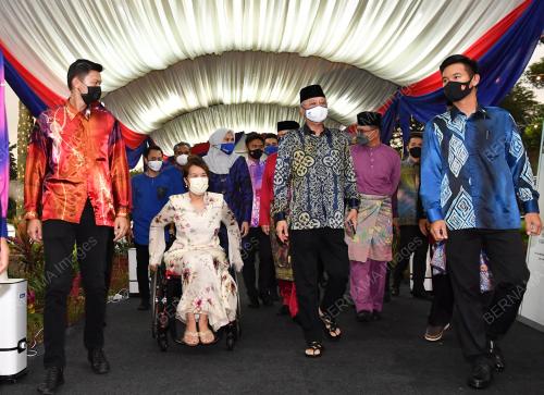 DATUK SERI ISMAIL SABRI YAAKOB