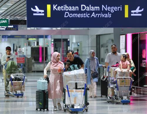 TINJAUAN TERMINAL 1 KLIA
