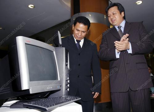 MALAYSIA GIVE COMPUTER TO TIMUR LESTE