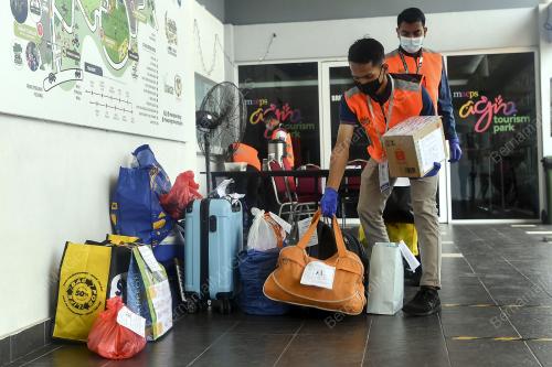 JKM URUS PENGHANTARAN BARANG PESAKIT COVID-19