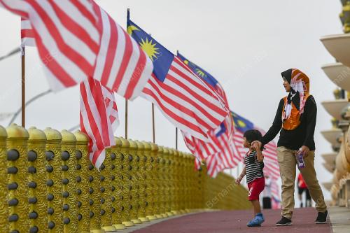 KEMERIAHAN KIBARAN JALUR GEMILANG