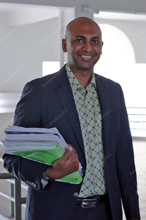 DR ROLAND VICTOR