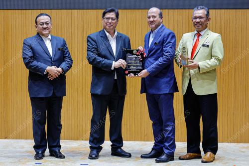 TAN SRI AZAM BAKI