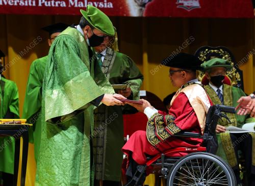 SULTAN SHARAFUDDIN IDRIS SHAH