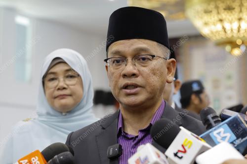 DATUK DR MOHD NA'IM MOKHTAR