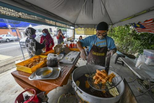 INFAQ CAKOI KEPADA MANGSA BANJIR DENGKIL
