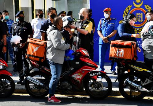 DATUK SERI IR DR WEE KA SIONG
