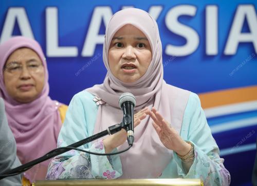 FADHLINA SIDEK