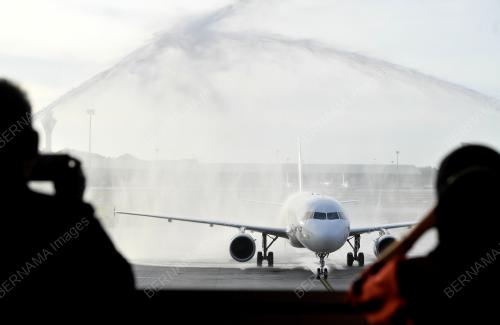 PESAWAT LANMEI AIRLINE TIBA DI KLIA