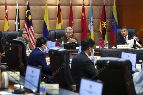 DATUK SERI MOHD REDZUAN MD YUSOF