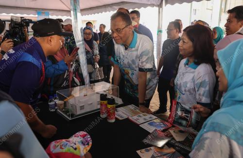 DATUK SERI DR DZULKEFLY AHMAD