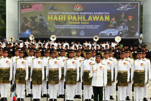 RAPTAI ISTIADAT PERBARISAN SAMBUTAN HARI PAHLAWAN