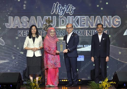 DATUK FAHMI FADZIL