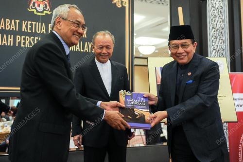 PTJ02_30112016_MAHKAMAH