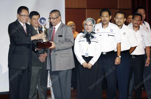 DR MOHD PUAD ZARKASHI