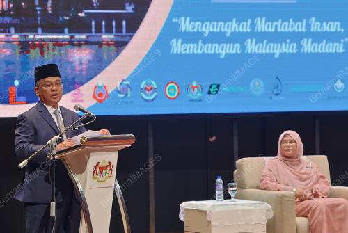 DATUK DR MOHD NA'IM MOKHTAR