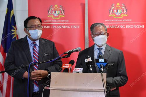 DATUK SERI MUSTAPA MOHAMED