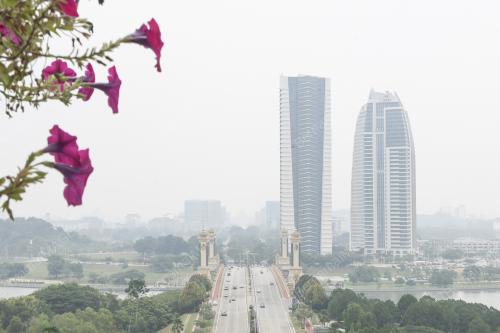 PUTRAJAYA BERJEREBU