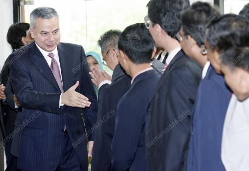RAJA DR NAZRIN SHAH