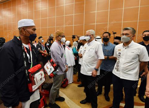 DATUK SERI ISMAIL SABRI YAAKOB