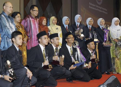 BAHAS PIALA PM 2009
