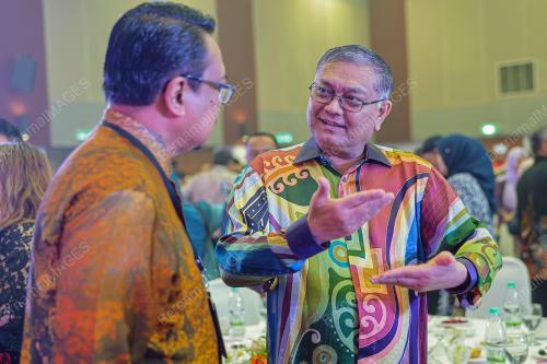 DATUK SERI DR SHAMSUL ANUAR NASARAH