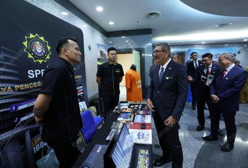 TAN SRI WAN AHMAD DAHLAN ABDUL AZIZ