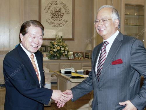 MOHD NAJIB TUN ABDUL RAZAK