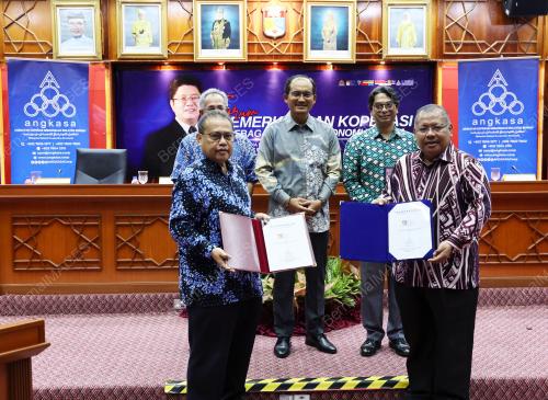 DATUK SERI KHAIRUL DZAIMEE DAUD