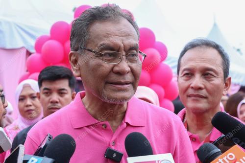DATUK SERI DR DZULKEFLY AHMAD