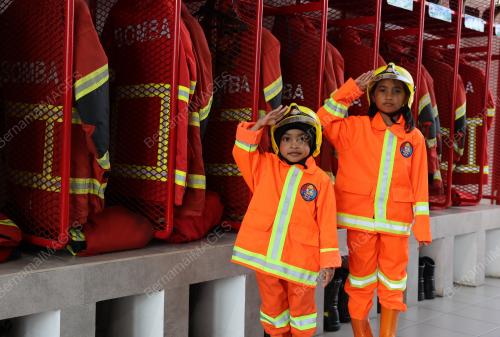 PUSAT PEMBELAJARAN KEBOMBAAN KOMUNITI