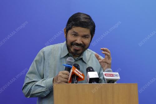 DATUK SERI DR MOHD UZIR MAHIDIN
