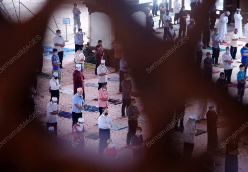 SOLAT JUMAAT MASJID PUTRA