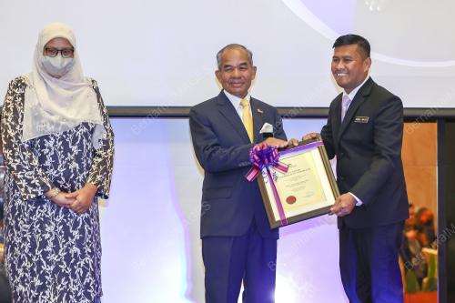TAN SRI SIDEK HASSAN