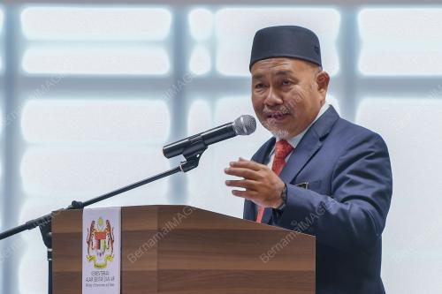 DATUK SERI TUAN IBRAHIM TUAN MAN