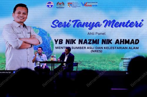 NIIK NAZMI NIK AHMAD