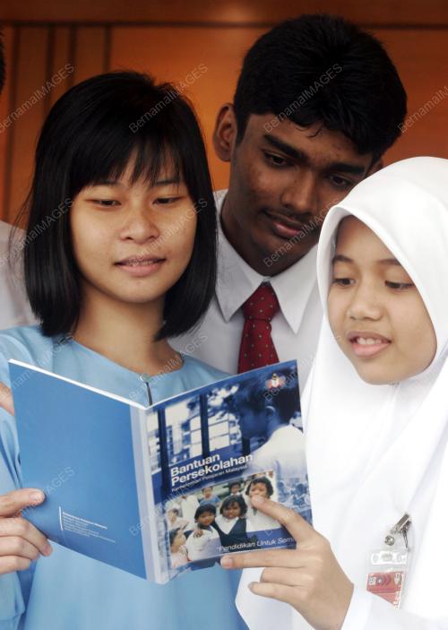 BUKU PANDUAN BANTUAN PERSEKOLAHAN