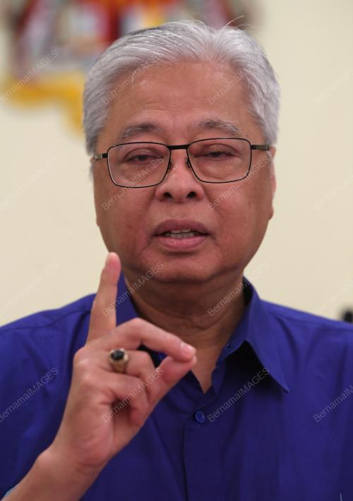 DATUK SERI ISMAIL SABRI YAAKOB