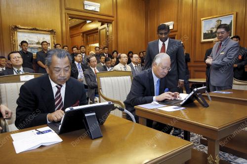 MOHD NAJIB TUN ABDUL RAZAK