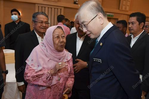 DATUK SERI DR WEE KA SIONG