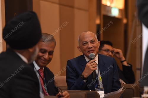 DATUK SERI AZMAN UJANG