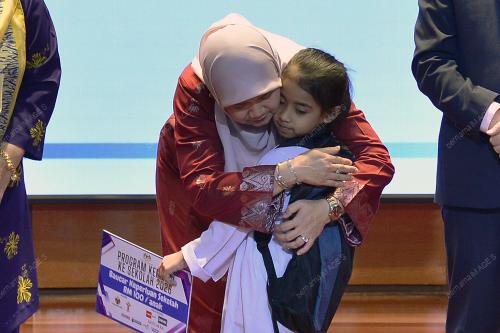 FADHLINA SIDEK