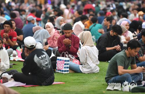 BERBUKA PUASA DI DATARAN PUTRAJAYA