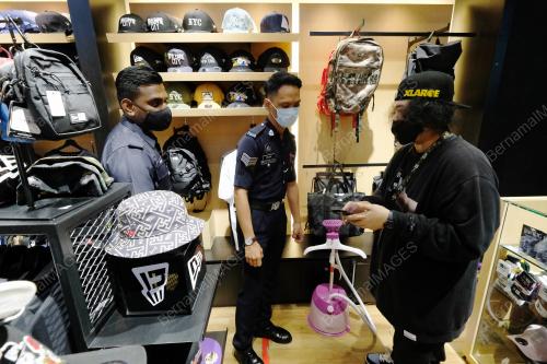 TINJAUAN PUSAT PERNIAGAAN
