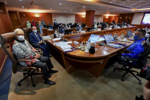 DATUK SERI HAMZAH ZAINUDIN
