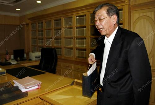 DATUK SERI LIM KENG YAIK