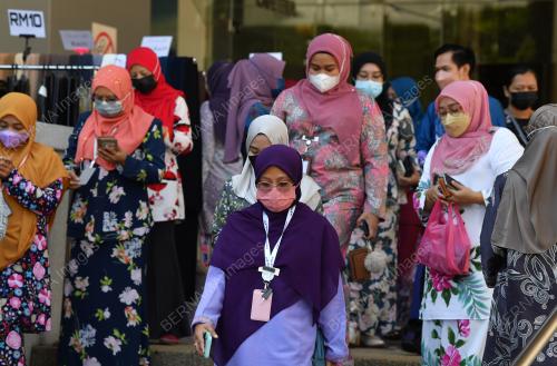 TINJAUAN PENGGUNAAN PELITUP MUKA