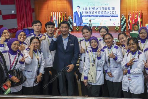 DATUK LUKANISMAN AWANG SAUNI