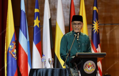 DATUK SERI DR DZULKEFLY AHMAD